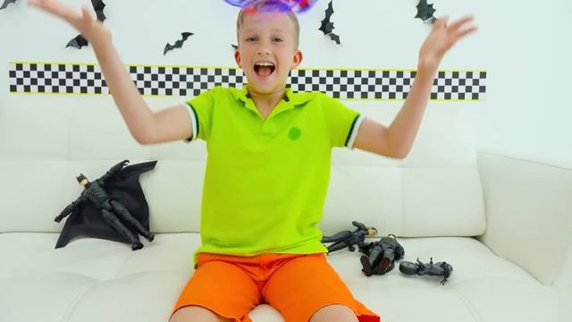 Vlad E Niki Se Divertem Com Carros De Brinquedo Do Batman