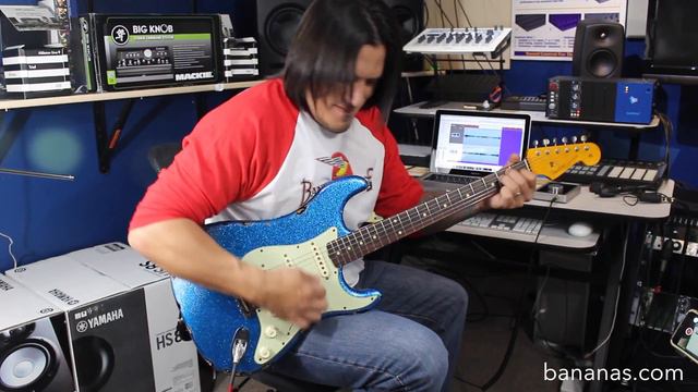 Fender Custom Shop Heavy Relic Stratocaster, Rosewood Fretboard, Blue Sparkle on Black смотреть онлайн