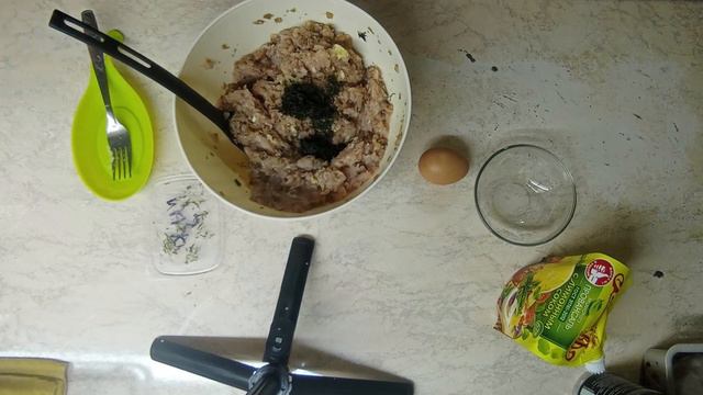 Наши любимые, сочные куриные оладьи! Когда они есть - их сразу же нет! смотреть онлайн