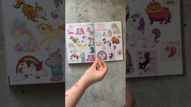 Заполняю свой путешествующий блокнот😜 Обзор есть на канале✅ #артбук #смешбук #стикербук #блокнот