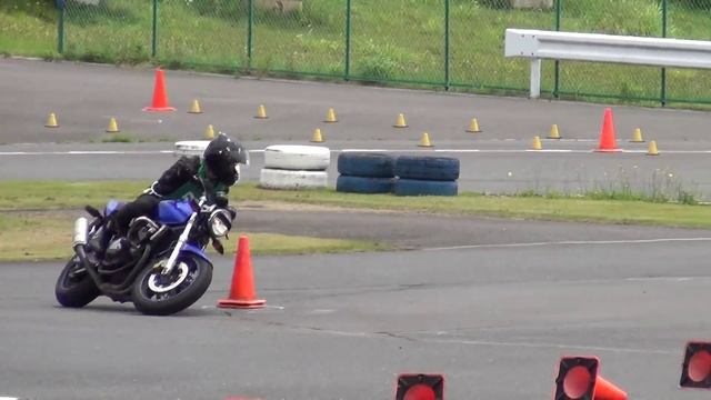 2013茶屋第2戦CB400SF MotoGymkhana C2class смотреть онлайн