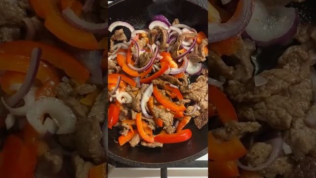 Такос/Лаваш с начинкой/Такос с говядиной смотреть онлайн