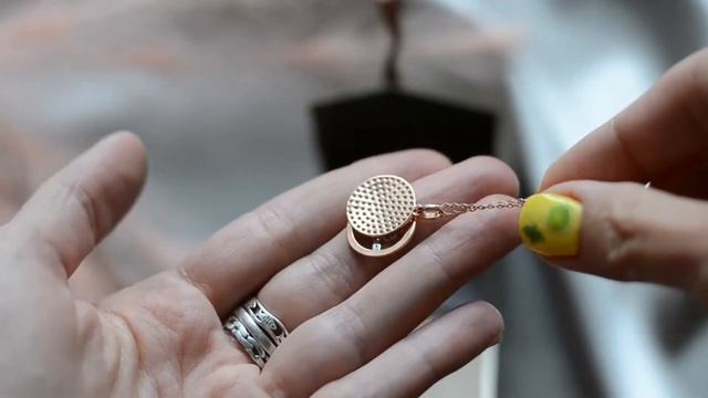 #цепочка с кулоном LOVE из серебра 925 пробы с родиевым покрытием под розовое золото. смотреть онлайн