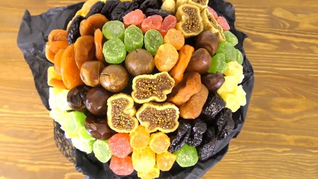 Букет из сухофруктов в шляпной коробке