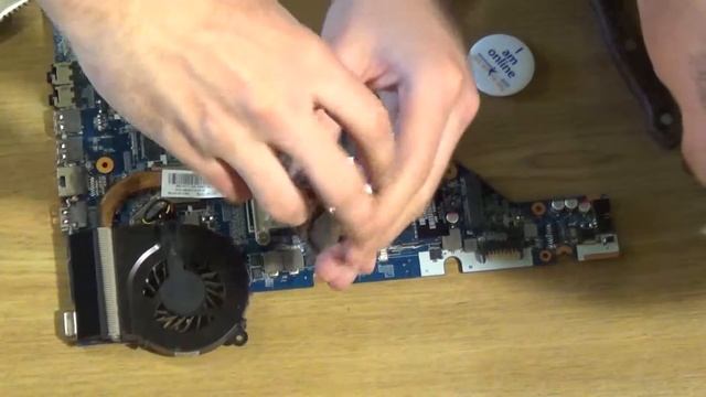Как почистить ноутбук от пыли. Чистим HP G62 смотреть онлайн