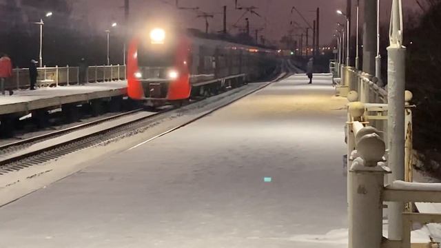На платформе Дачное/ At Dachnoe platform смотреть онлайн