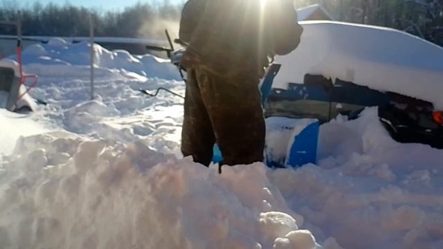 Пробки после метелей. Отогреваю снегоуборщик. Деревенские будни.