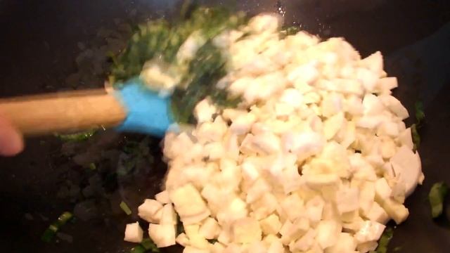 Домашние пирожки с черемшой и яйцами смотреть онлайн