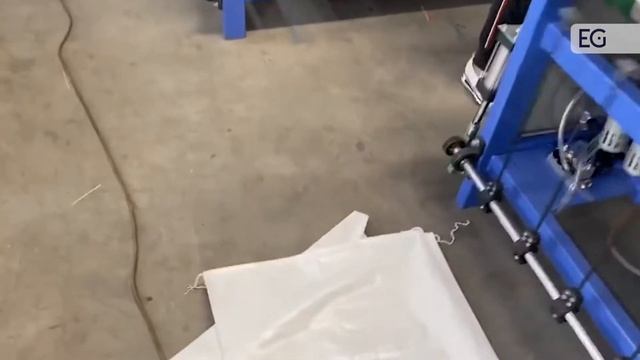 Станок для производства мешков с двумя швейными узлами LY-SFJ-800 смотреть онлайн