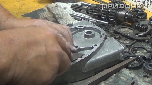 ИЖ Планета 5: Сборка двигателя смотреть онлайн