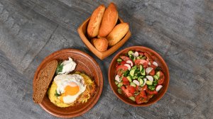 Колдуны. Домашний овощной салат. Жареные пирожки с джемом