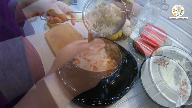 САЛАТ С СЕМГОЙ И КРАБОВЫМИ ПАЛОЧКАМИ!!!!! смотреть онлайн