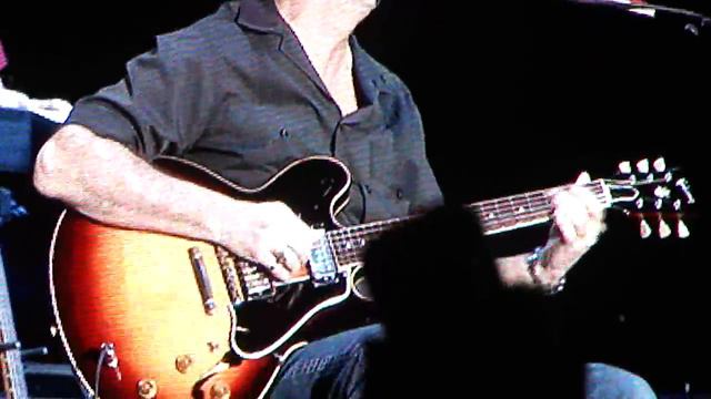 Eric Clapton Live Concert at Yas Marina Island Feb. 11,2011 Video 5 смотреть онлайн