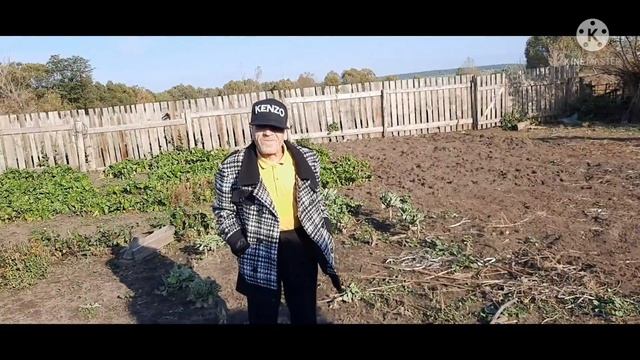 У деда Матвея надо срочно переделывать и доделывать отмостку, иначе дом рухнет. смотреть онлайн