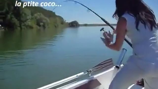 Вот как надо ловить рыбу! учитесь девушки! смотреть онлайн