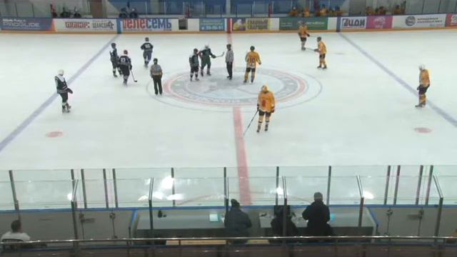 Хоккеист забыл в пылу сражения взять клюшку смотреть онлайн