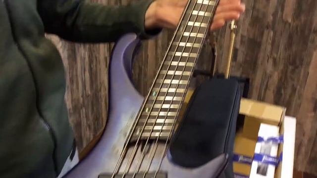 Unboxing Ibanez EHB1505MS-PLF смотреть онлайн