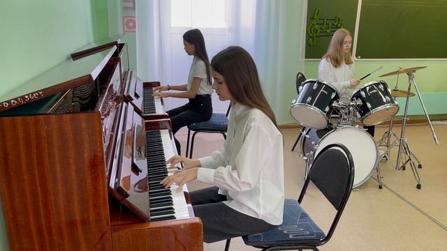 В лесу прифронтовом смотреть онлайн