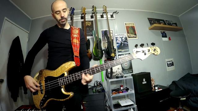 Refinished Squier Jazz Bass! смотреть онлайн