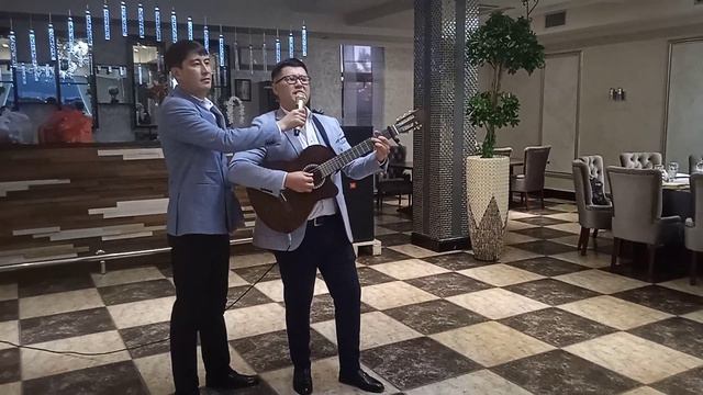 Гитарамен жанды дауыста- Бір досың керек екен #тренды #жандыдауыс #жұбаныш смотреть онлайн