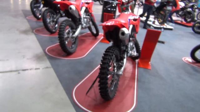 Honda CRF250R Motorcycle (2023) Exterior and Interior смотреть онлайн
