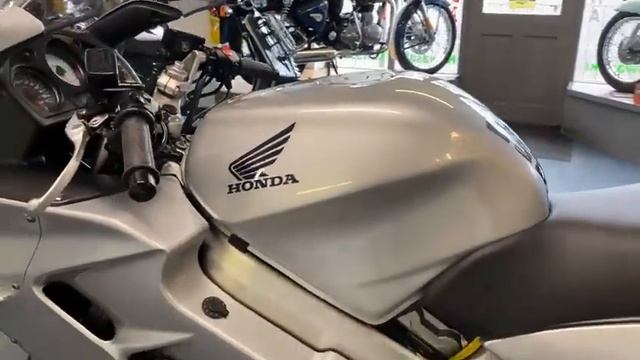 Honda VFR 800F смотреть онлайн