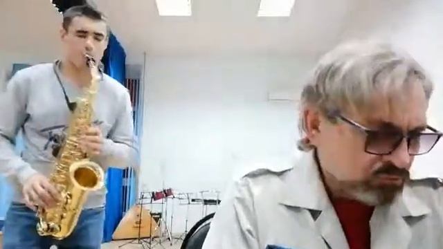 Вот такой дуэт - зажигаем с охранником :) смотреть онлайн