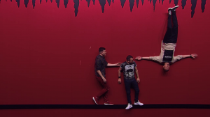 Импровизация: Парень и девушка встречают заблудившегося в пещере человека