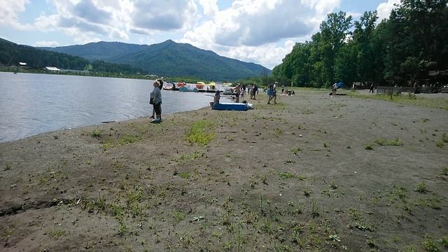 Озеро Манжерок. Курортный городок Манжерок. Горный Алтай