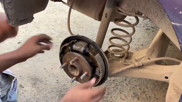 How To Change Hyundai Grand i10 Rear Brake Shoe смотреть онлайн