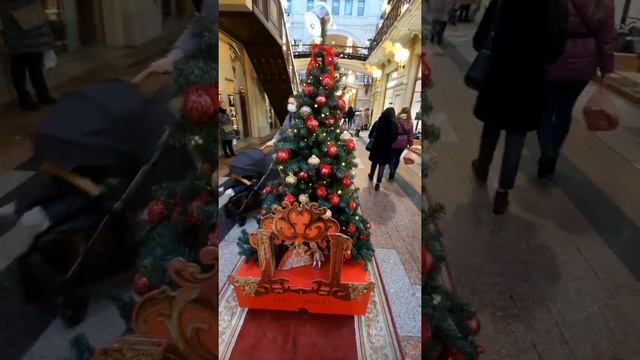 Красота! Парад новогодних елок в ГУМе. смотреть онлайн