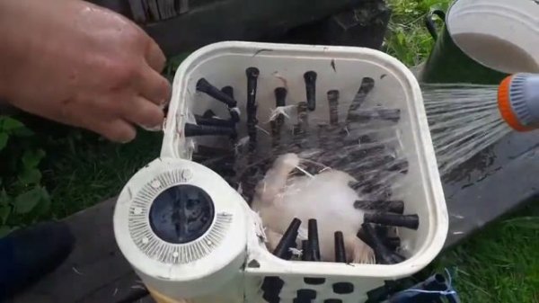 Перощипательная машина в действие. Перосъёмная машинка. Pereyemnaya machine