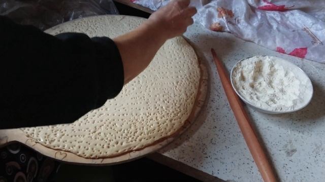 Lezgi bread cooking (Azerbaijan ??). Печём Лезгинский хлеб (Азербайджан ??) смотреть онлайн