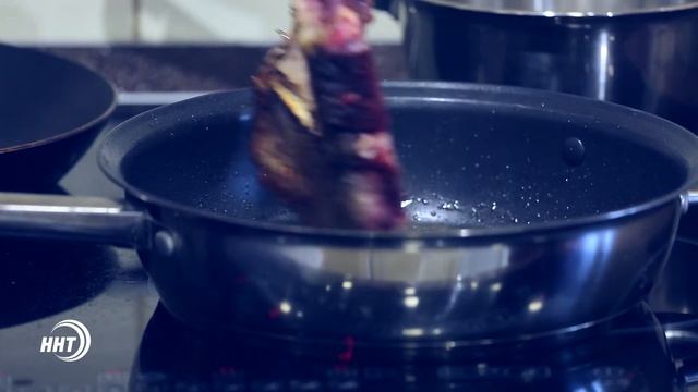 Вкусный ужин: стейк с овощами на гарнир смотреть онлайн