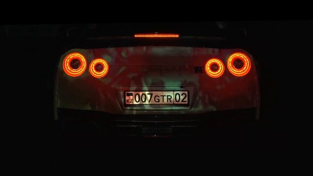 Nissan GT-R R35: MECHAGODZILLA смотреть онлайн