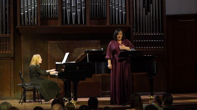 Алиса Гицба. Моцарт. Вы,птички,каждый год... смотреть онлайн