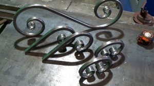 Холодная ковка своими руками ///кованая балясина из профильной трубы