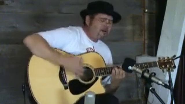 Andrew White - Here Comes the Rain - www.candyrat.com смотреть онлайн