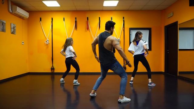 Dura - Daddy Yankee Zumba смотреть онлайн