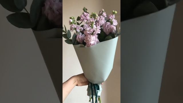 Букет с маттиолой и эвкалиптом смотреть онлайн