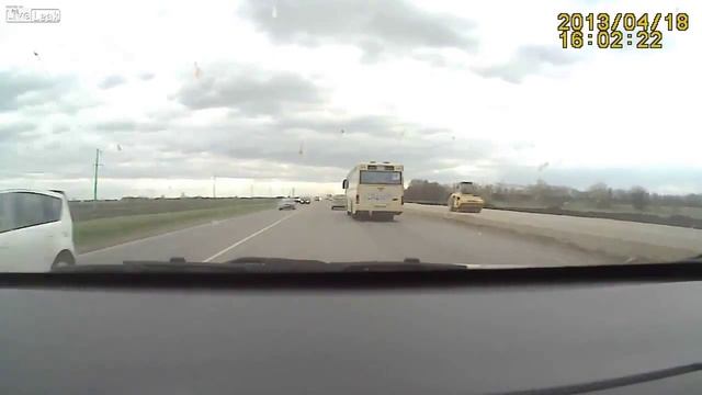 Brutal car accident involving van in Russia смотреть онлайн