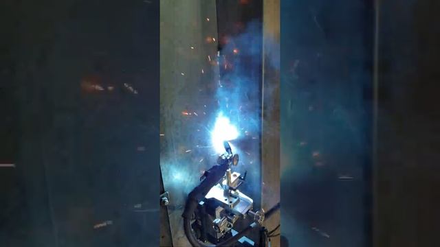 Совместный проект SSVA 500 PULSE +трактор ABICOR BINZEL в режимах пульс и струйный перенос. смотреть онлайн