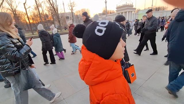 Выходные на ВДНХ смотреть онлайн