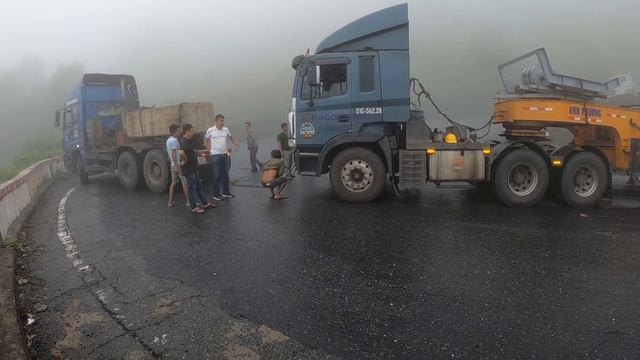 [P3] XE Ô TÔ ĐẦU KÉO QUA ĐÈO HẢI VÂN: Giải Cứu Xe HUYNDAI TRAGO ROMOOC Cực Khủng Qua Đèo Hải Vân смотреть онлайн