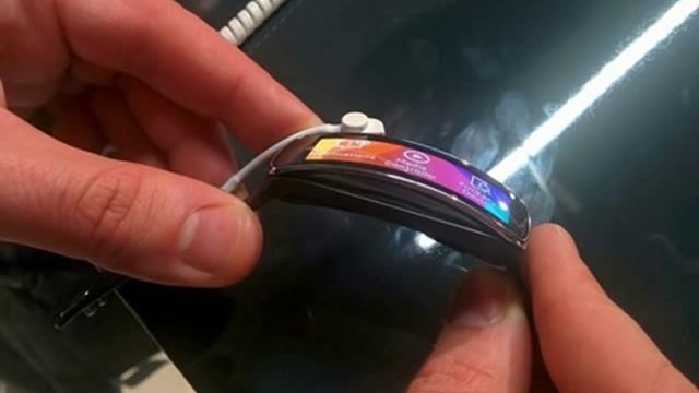 samsung Galaxy Gear Fit, Fitness smartwatch device смотреть онлайн