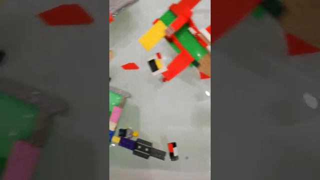 Титаник из Лего Lego тонет в ванне смотреть онлайн
