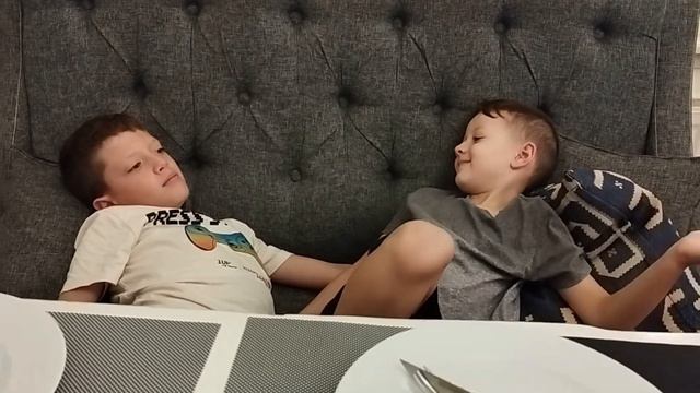 С САБЛЕЙ В РУКЕ 😂наш первый выходной в Батуми смотреть онлайн