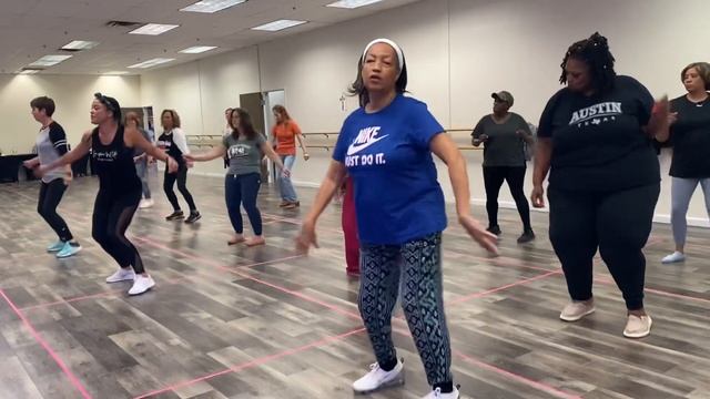 Keep On Rollin Line Dance with Music by King George смотреть онлайн