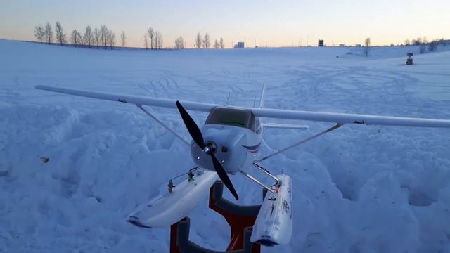 Volantex Cessna 182 epo 156 BL on floats, mid january, Norway смотреть онлайн