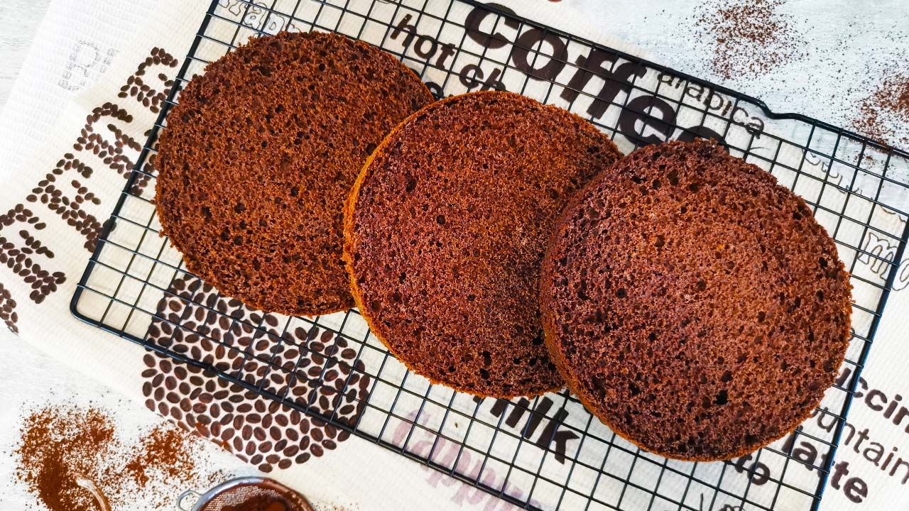 ШОКОЛАДНО-КОФЕЙНЫЙ БИСКВИТ / Рецепт простого бисквита на горячем молоке